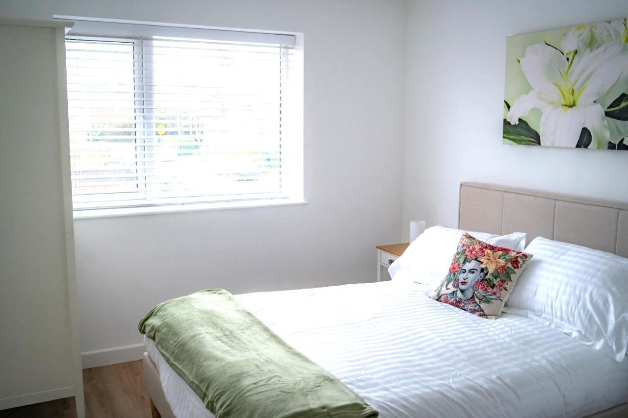 The Red House Modern Stylish Home From Home Walking Distance To Cardiff Bay And City Centre With Parking Экстерьер фото