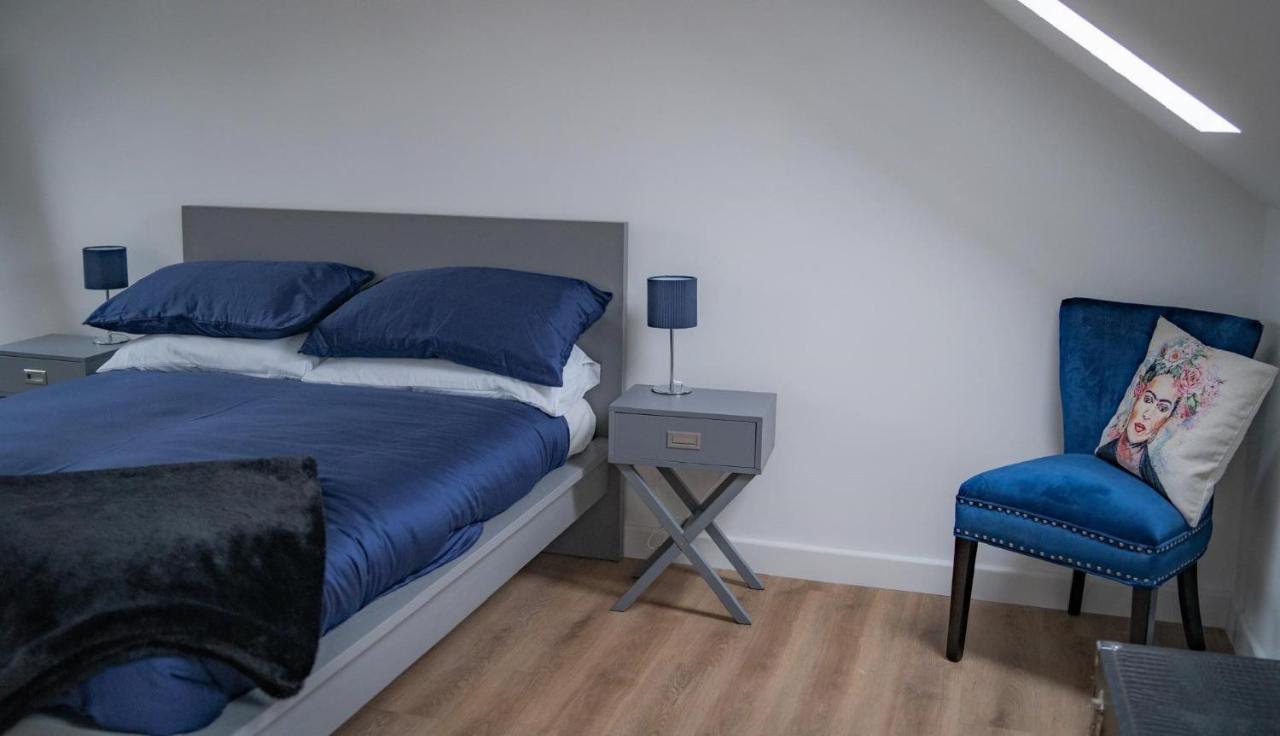 The Red House Modern Stylish Home From Home Walking Distance To Cardiff Bay And City Centre With Parking Экстерьер фото