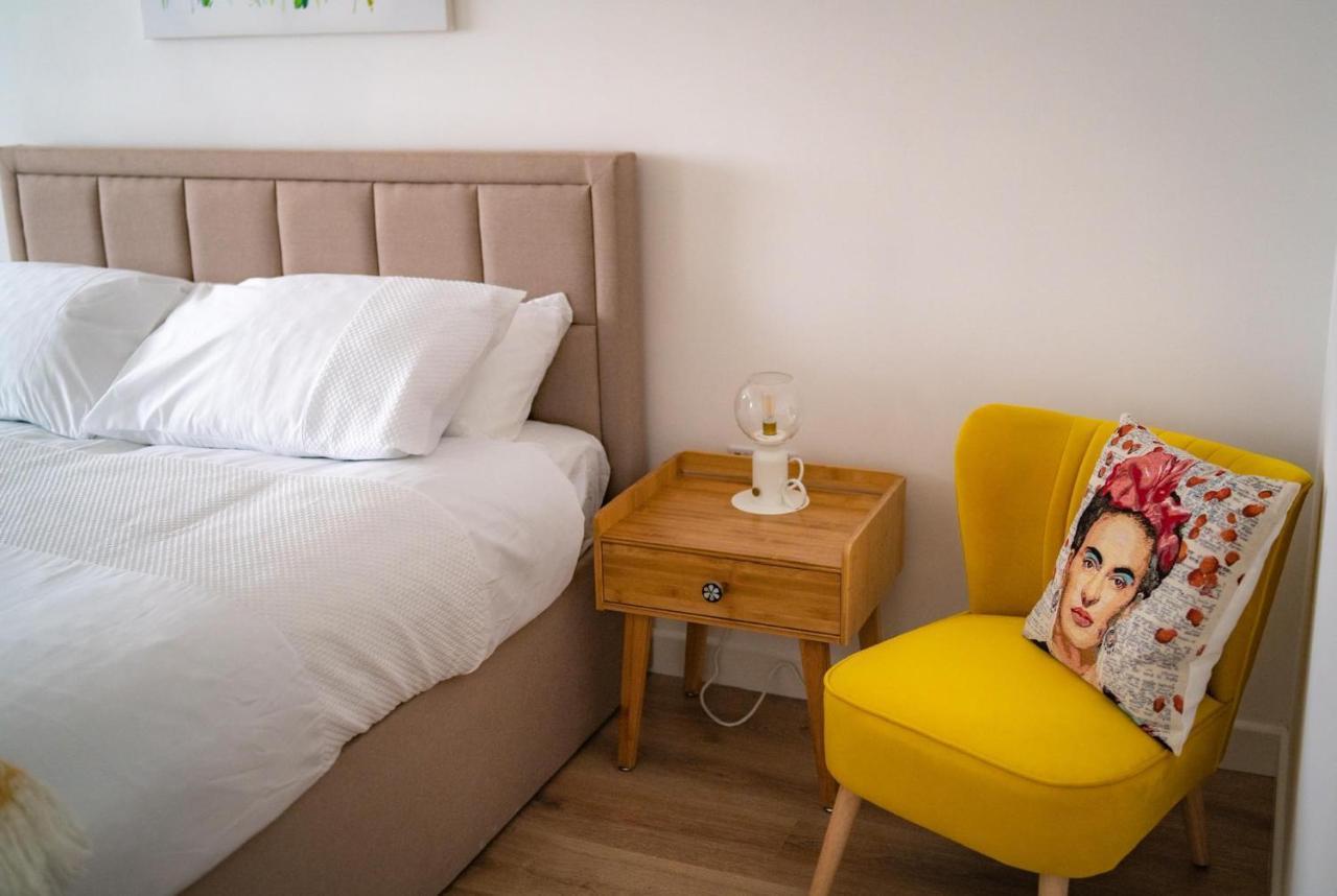The Red House Modern Stylish Home From Home Walking Distance To Cardiff Bay And City Centre With Parking Экстерьер фото