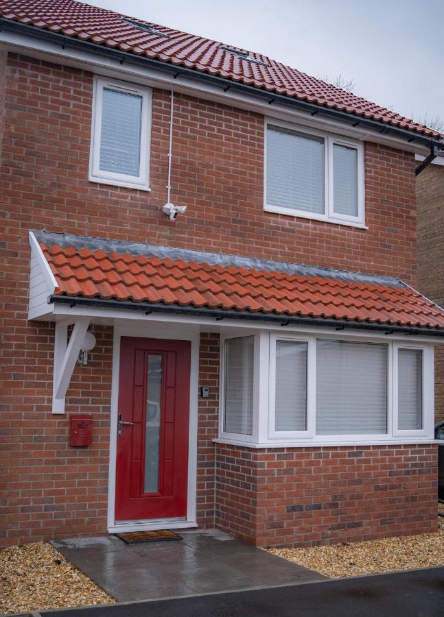The Red House Modern Stylish Home From Home Walking Distance To Cardiff Bay And City Centre With Parking Экстерьер фото