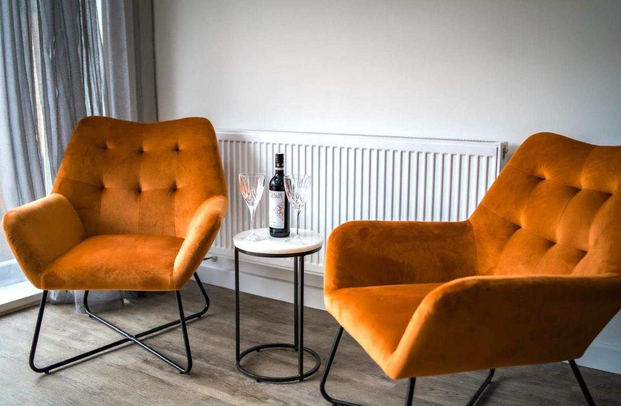 The Red House Modern Stylish Home From Home Walking Distance To Cardiff Bay And City Centre With Parking Экстерьер фото