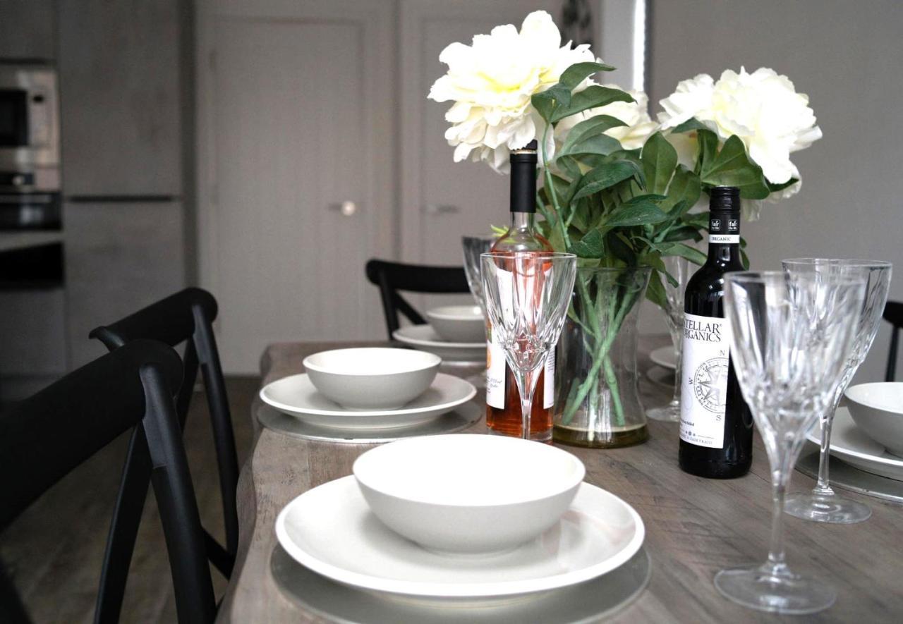 The Red House Modern Stylish Home From Home Walking Distance To Cardiff Bay And City Centre With Parking Экстерьер фото