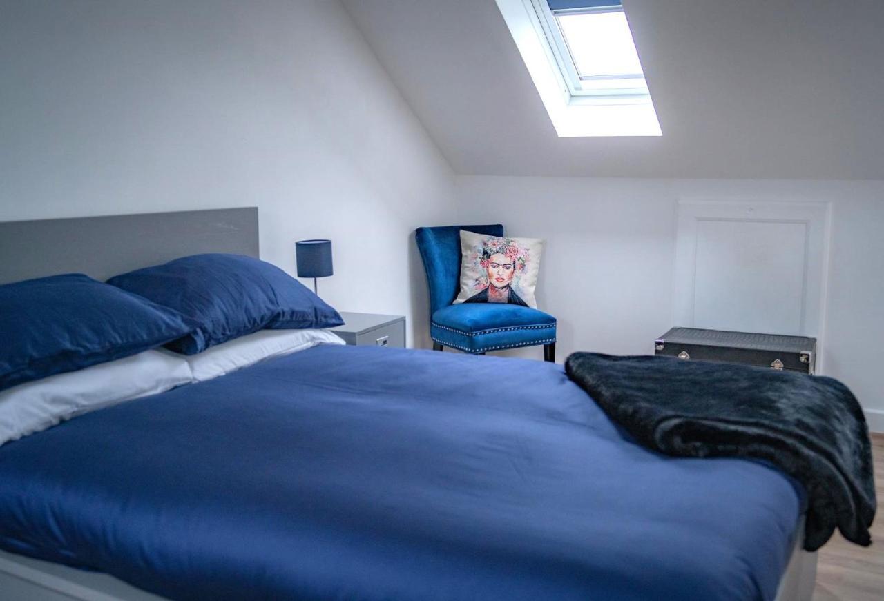 The Red House Modern Stylish Home From Home Walking Distance To Cardiff Bay And City Centre With Parking Экстерьер фото